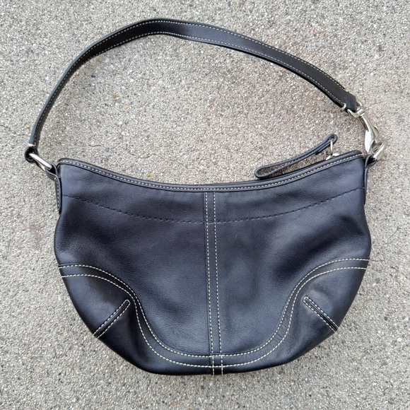 Vintage Coach Soho Leather Hobo Shoulder Bag Black Stitch Trim detail - Picture 5 of 5